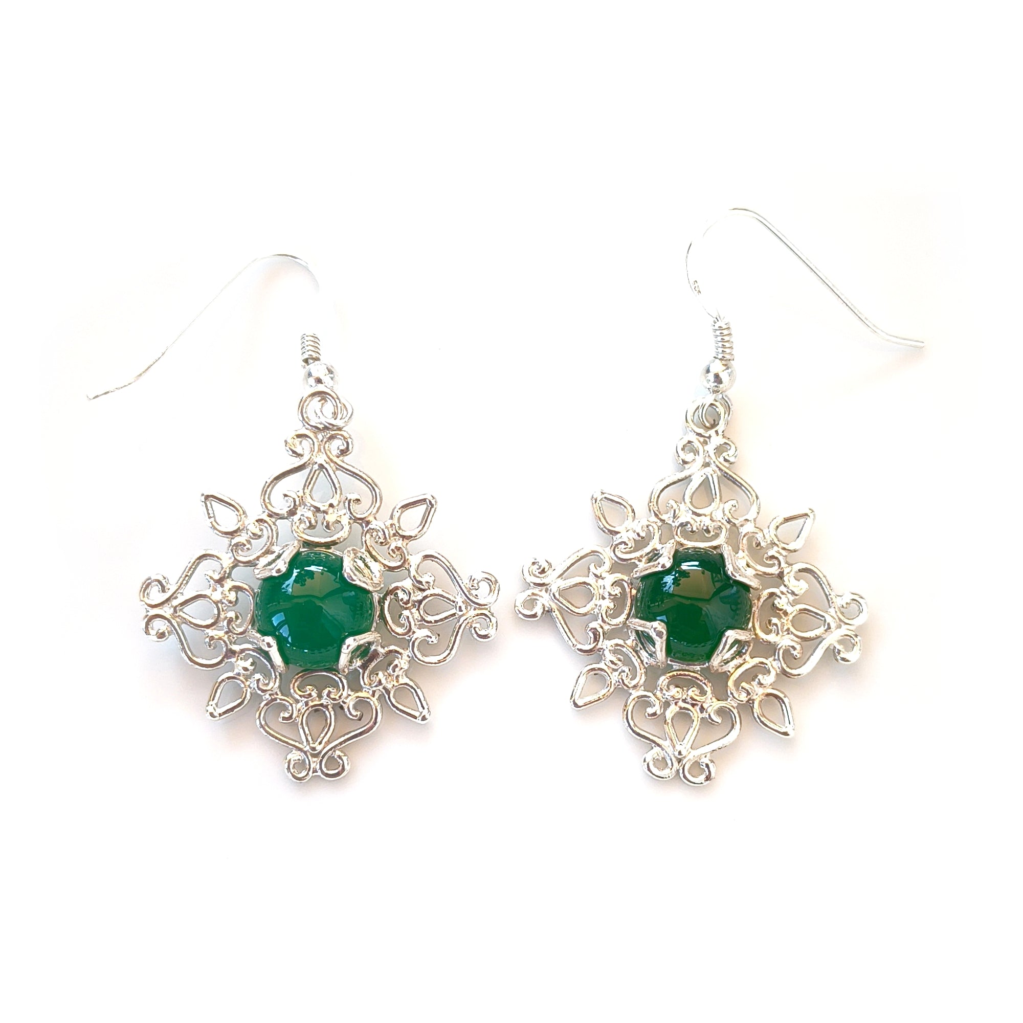 Orecchini in stile filigranato con agata verde