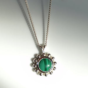 Ciondolo tondo con gemma di Malachite