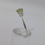 Carica l&#39;immagine nel visualizzatore di Gallery, Anello solitario con peridoto
