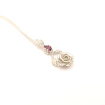 Carica l&#39;immagine nel visualizzatore di Gallery, Ciondolo Rosa con gemma di rodolite naturale
