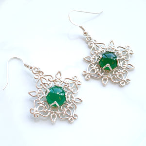 Orecchini in stile filigranato con agata verde