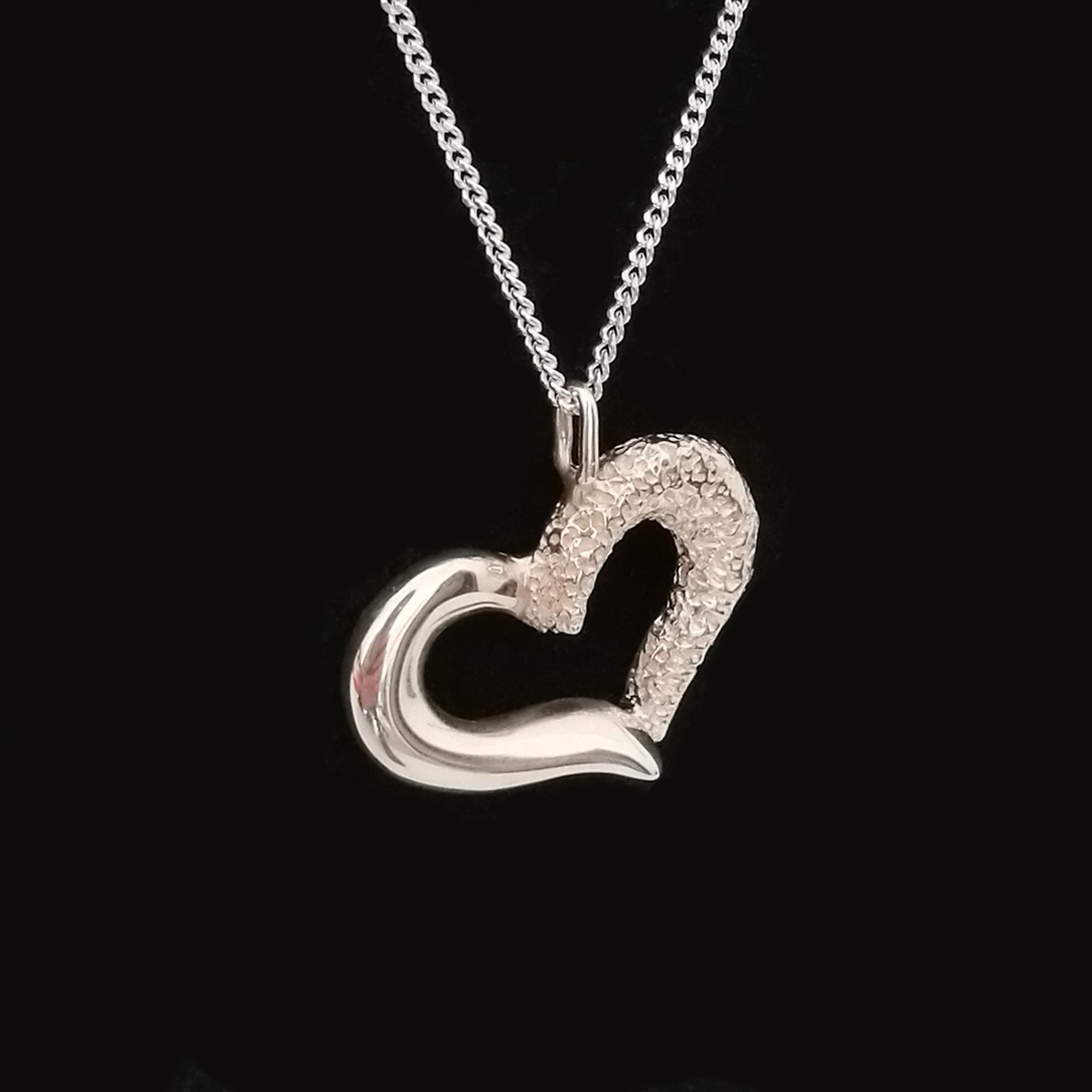 Ciondolo cuore scolpito