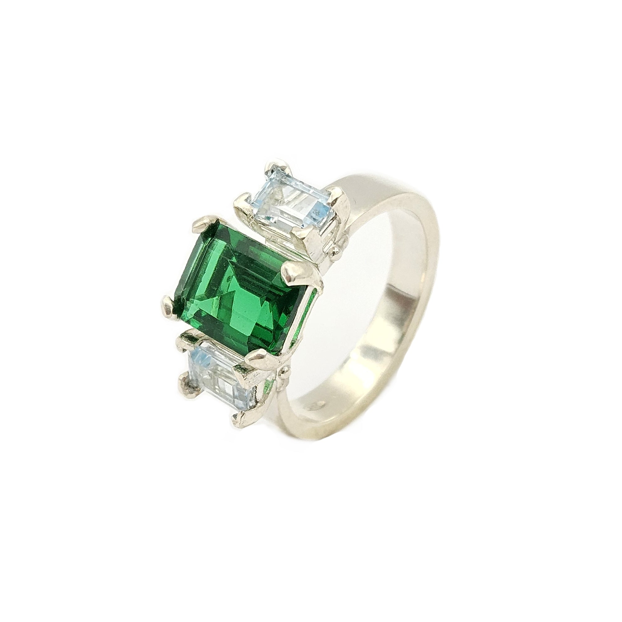 Anello con tripla pietra