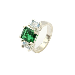 Anello con tripla pietra