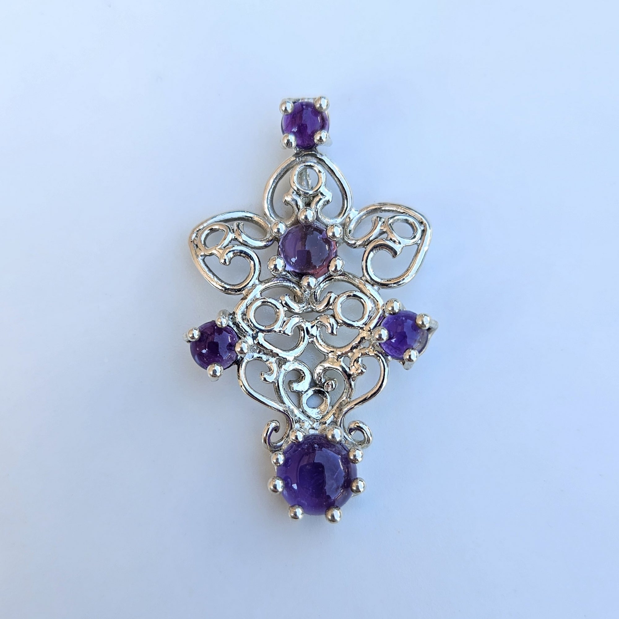Ciondolo con ametiste cabochon