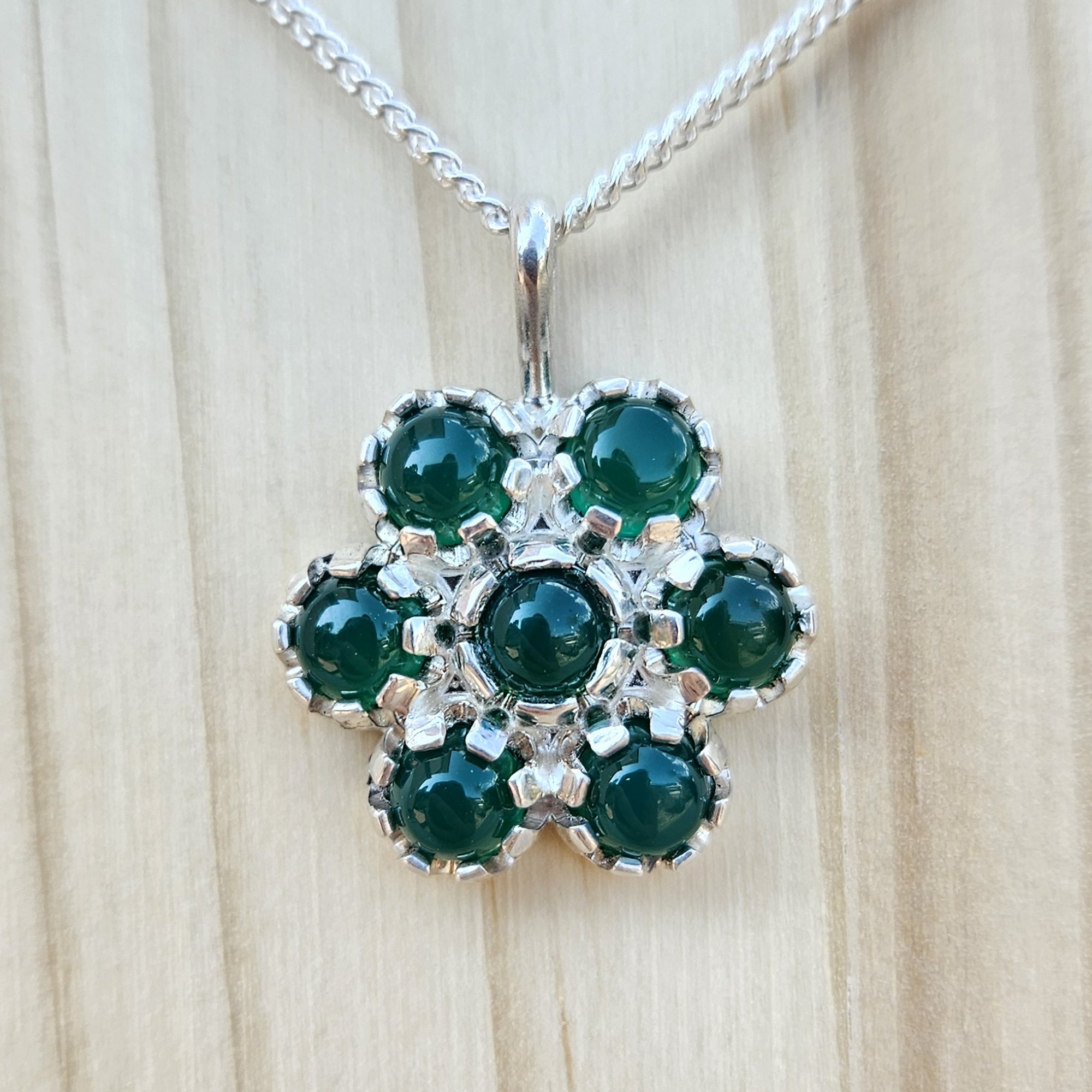 Ciondolo con 7 gemme di agata verde