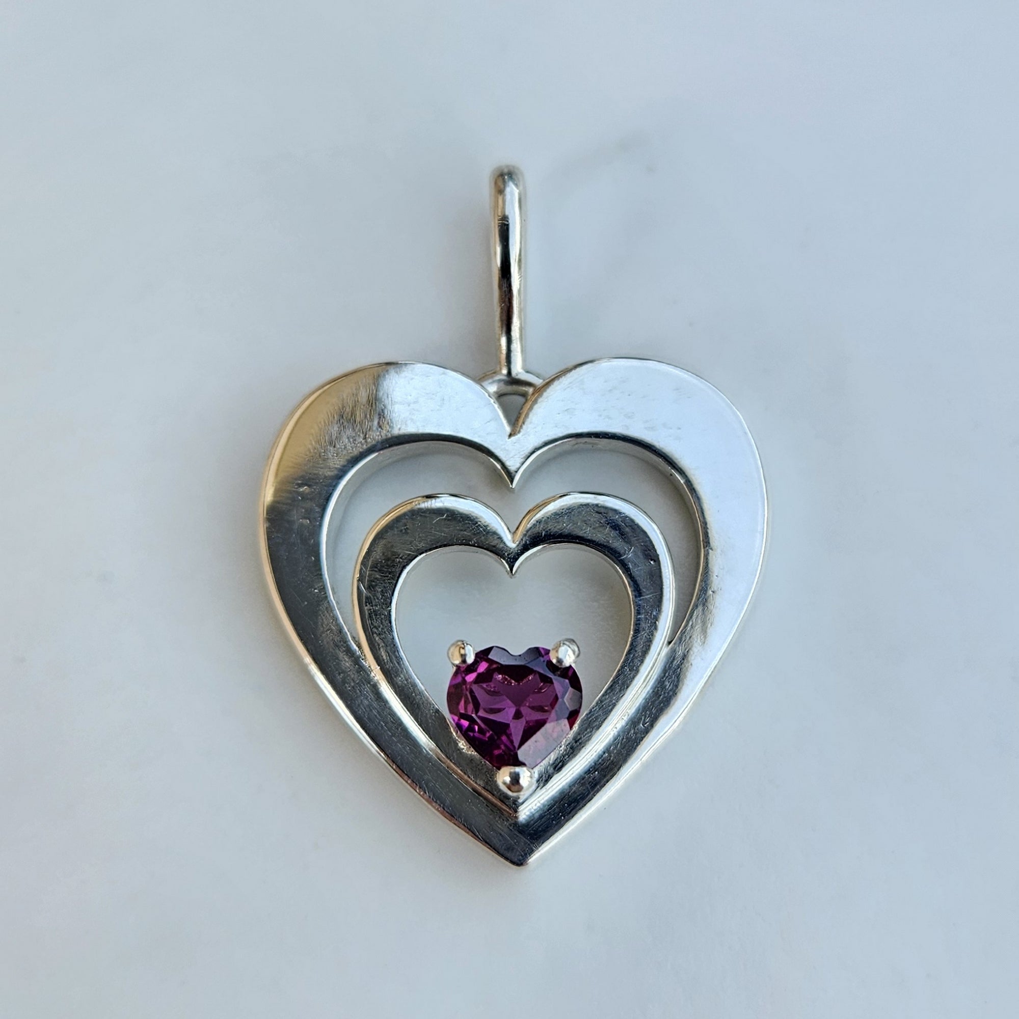 Ciondolo Cuore con gemma di rodolite naturale