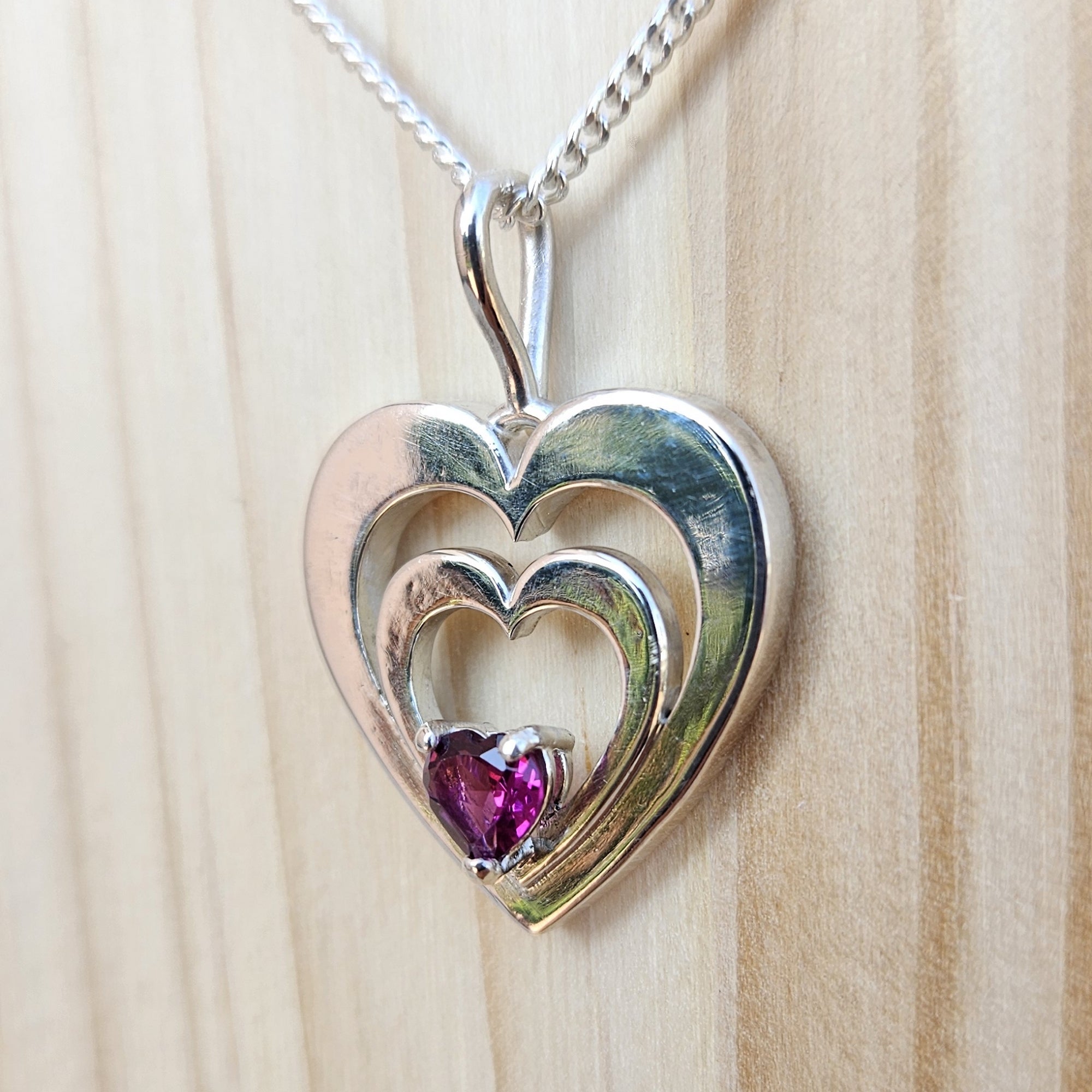 Ciondolo Cuore con gemma di rodolite naturale