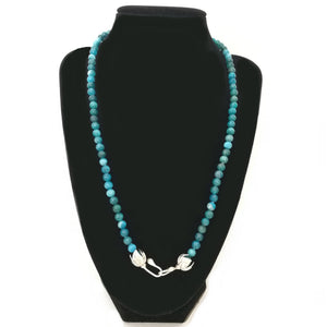Collana di apatite con ciondolo in stile floreale