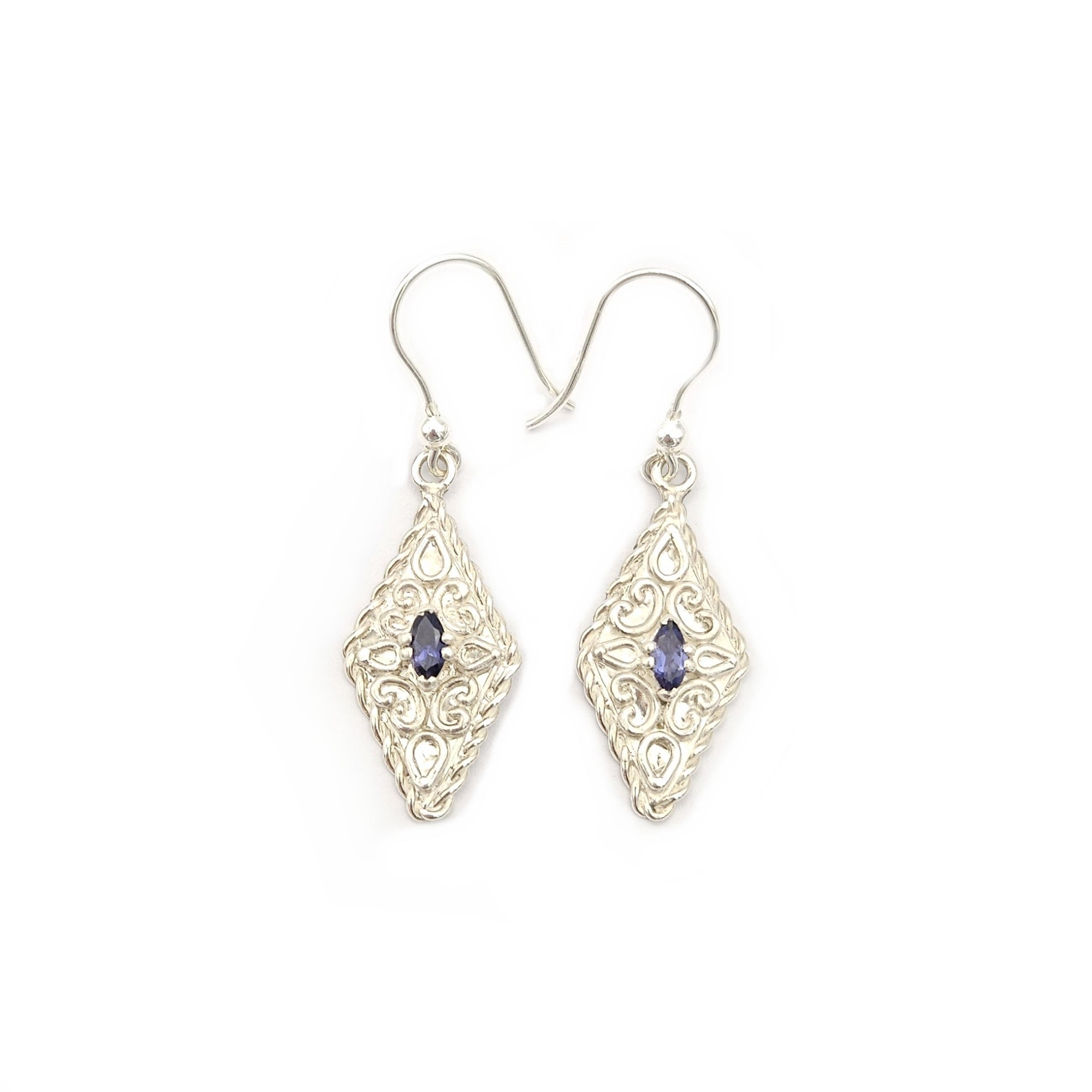 Orecchini con iolite marquise