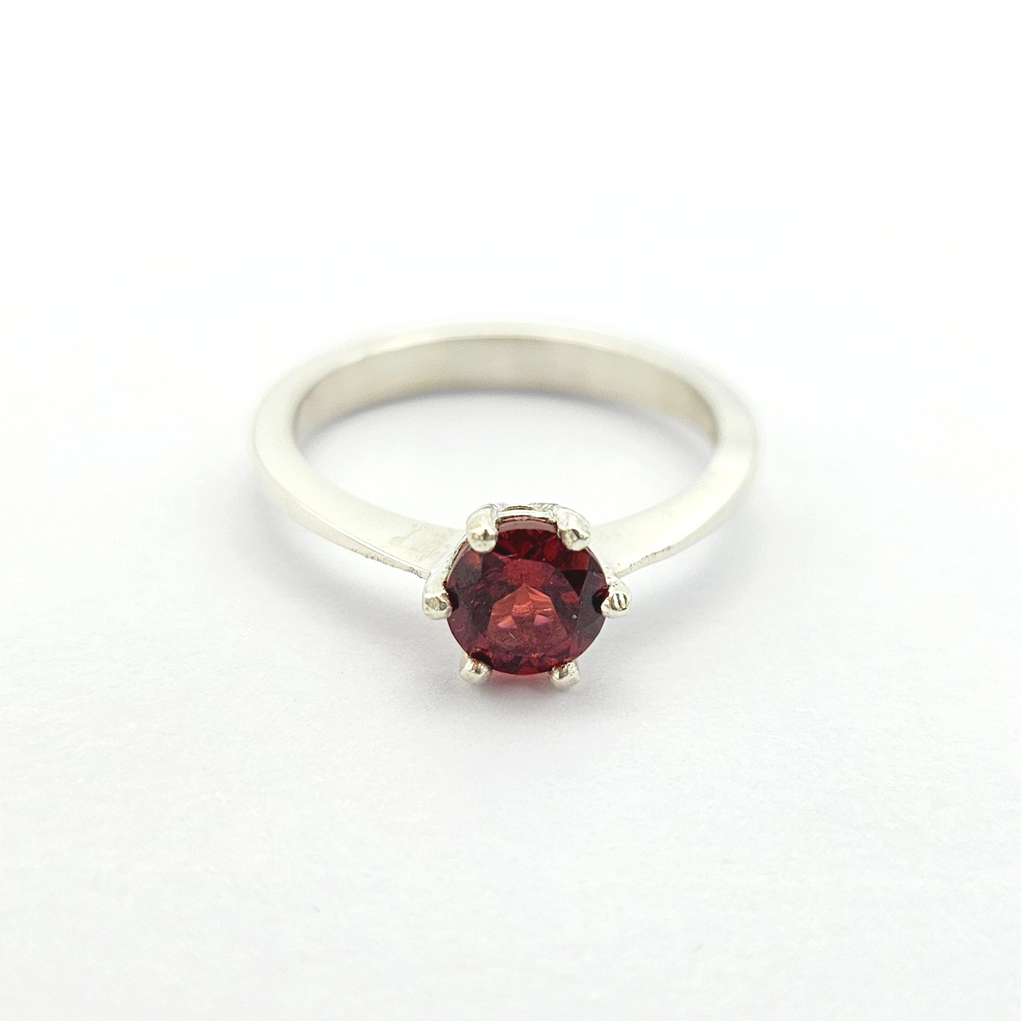 Anello solitario con granato