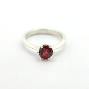 Anello solitario con granato