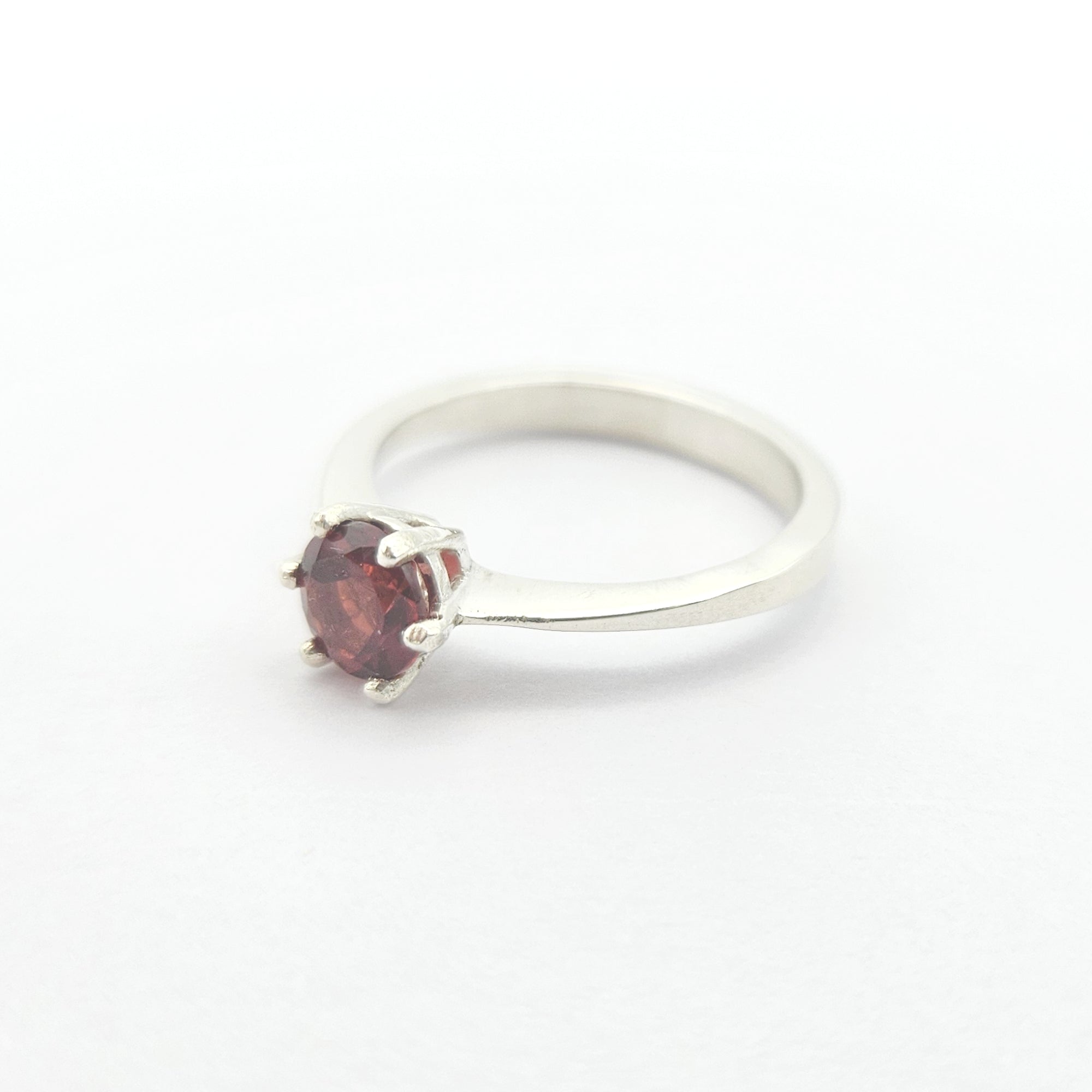 Anello solitario con granato