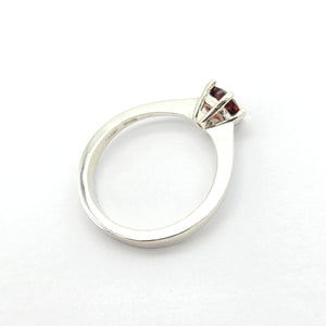 Anello solitario con granato