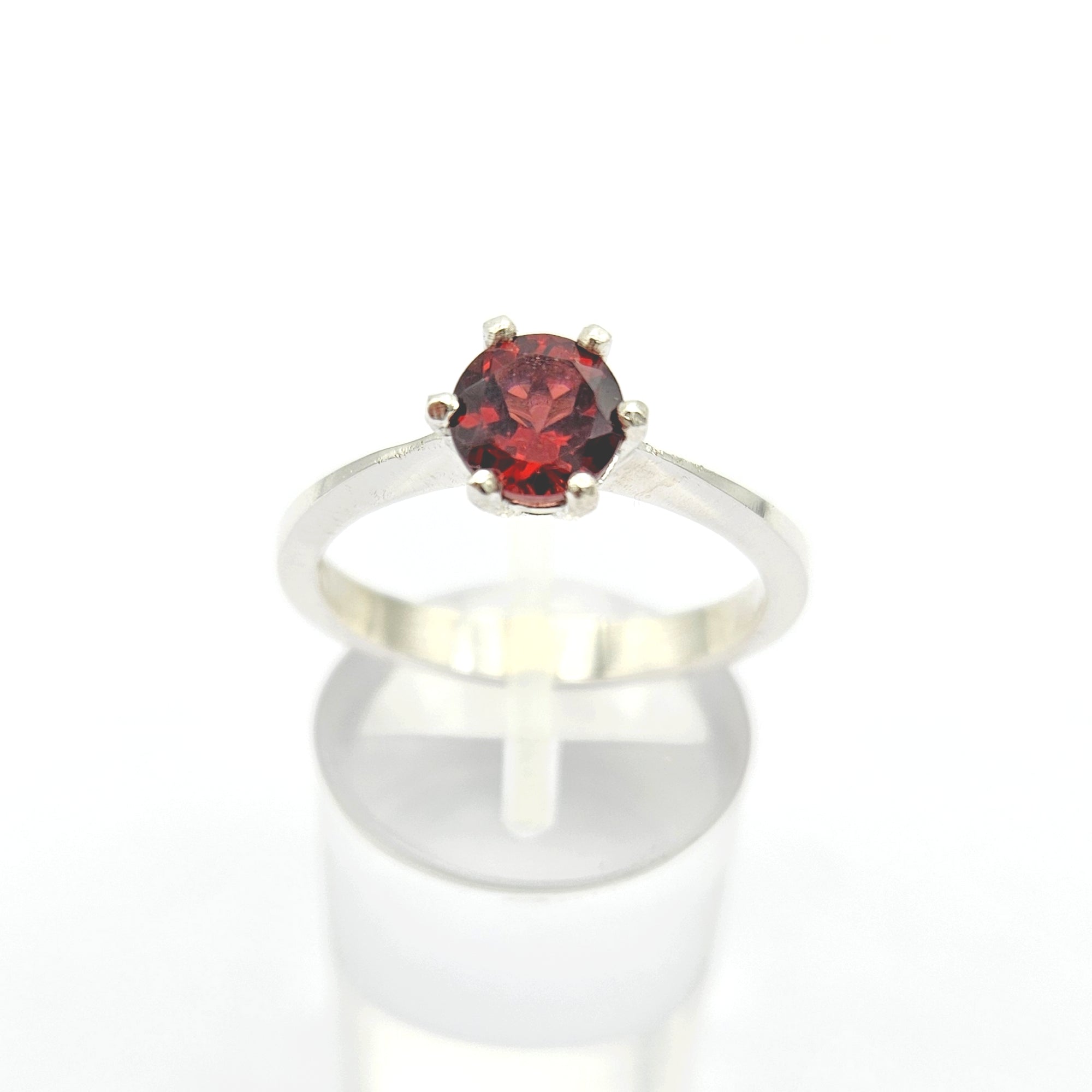 Anello solitario con granato