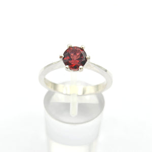 Anello solitario con granato