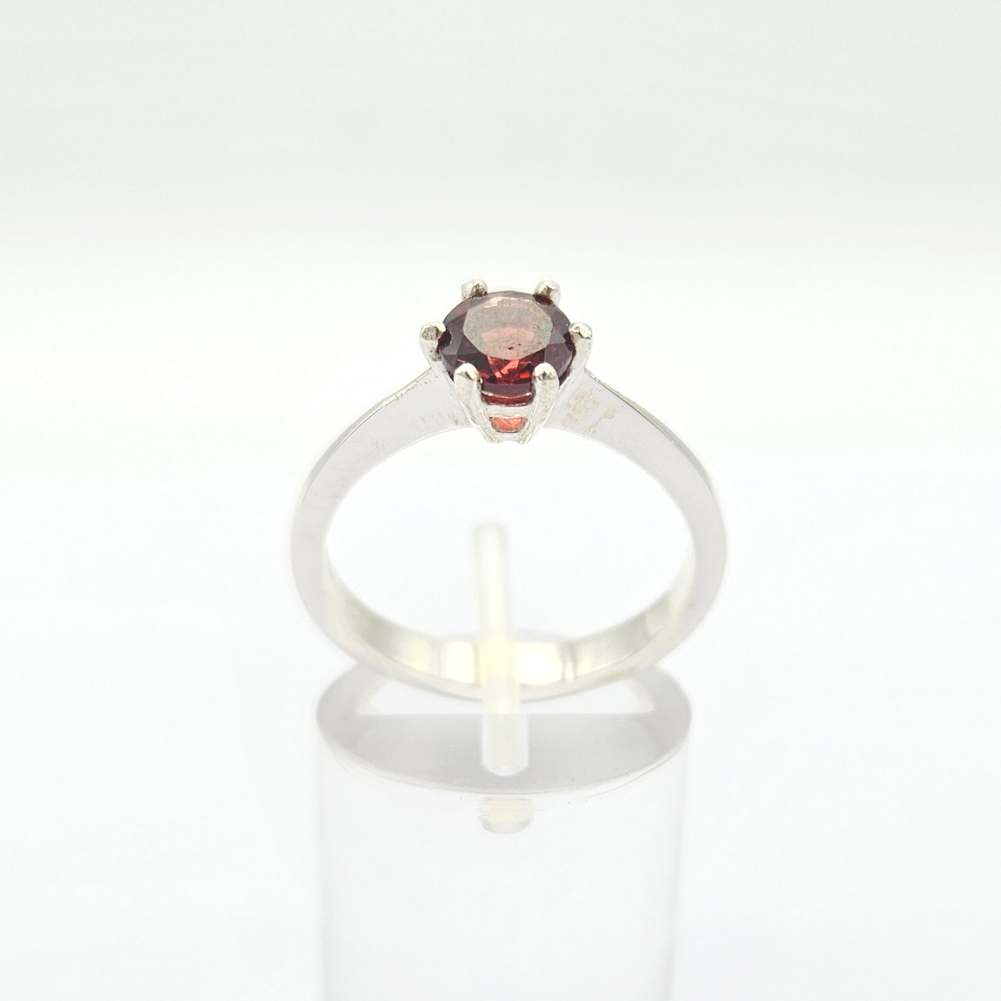 Anello solitario con granato