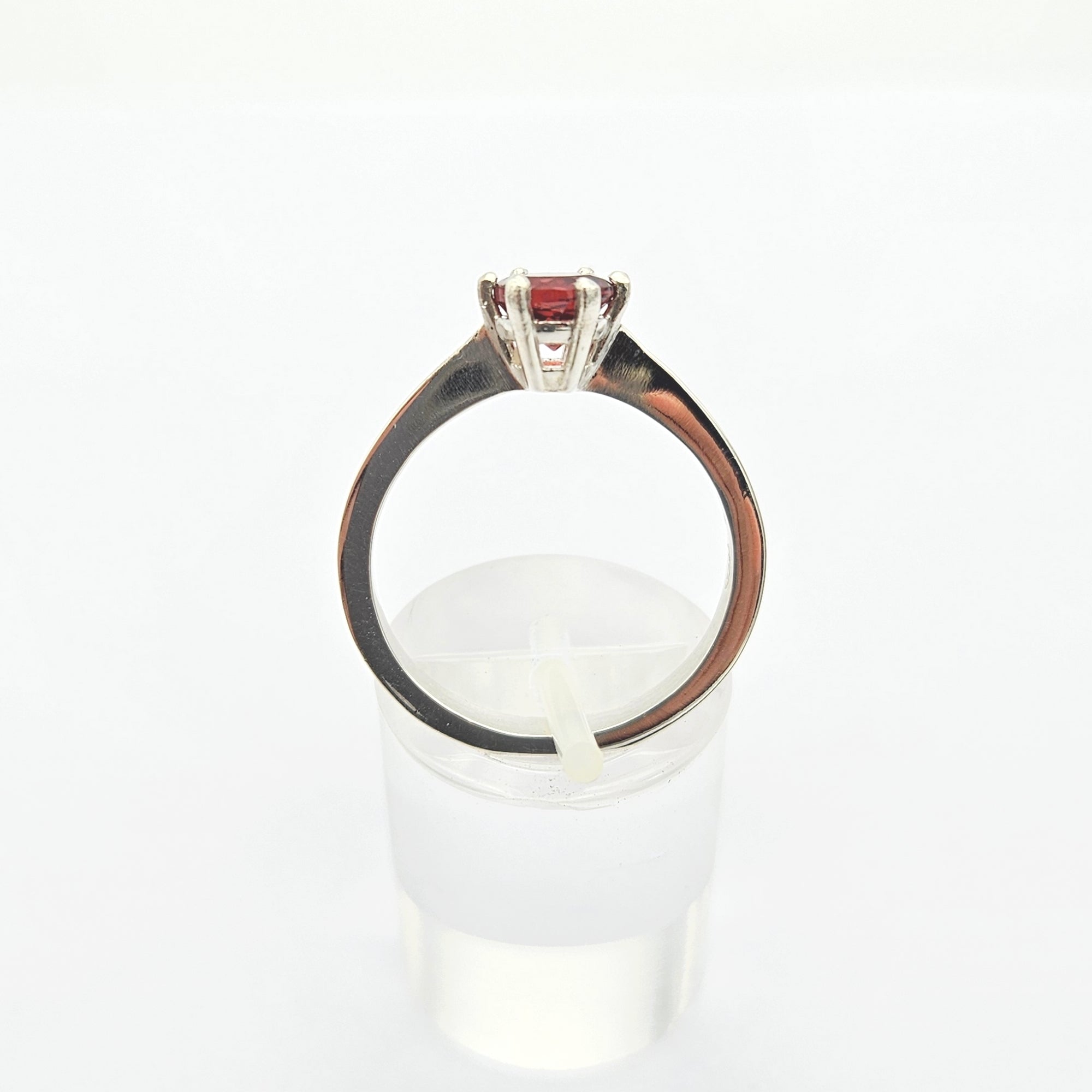 Anello solitario con granato