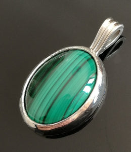 Ciondolo Stile Classico con gemma cabochon