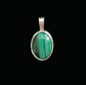 Ciondolo Stile Classico con gemma cabochon