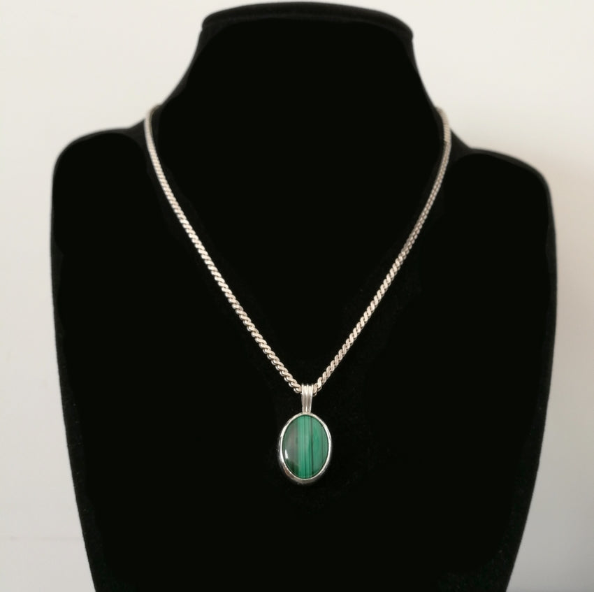 Ciondolo Stile Classico con gemma cabochon
